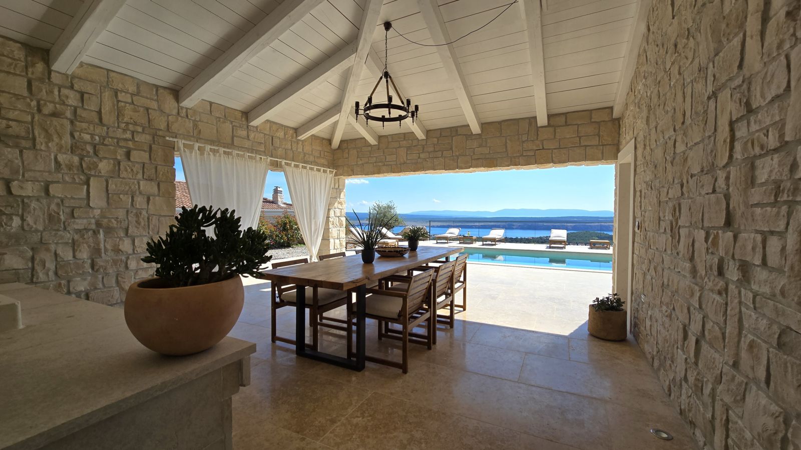 Dinner under cover at Villa Casa Bacchus