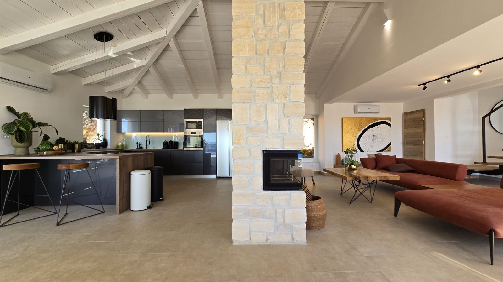 Fireplace and open kitchen at Villa Casa Bacchus