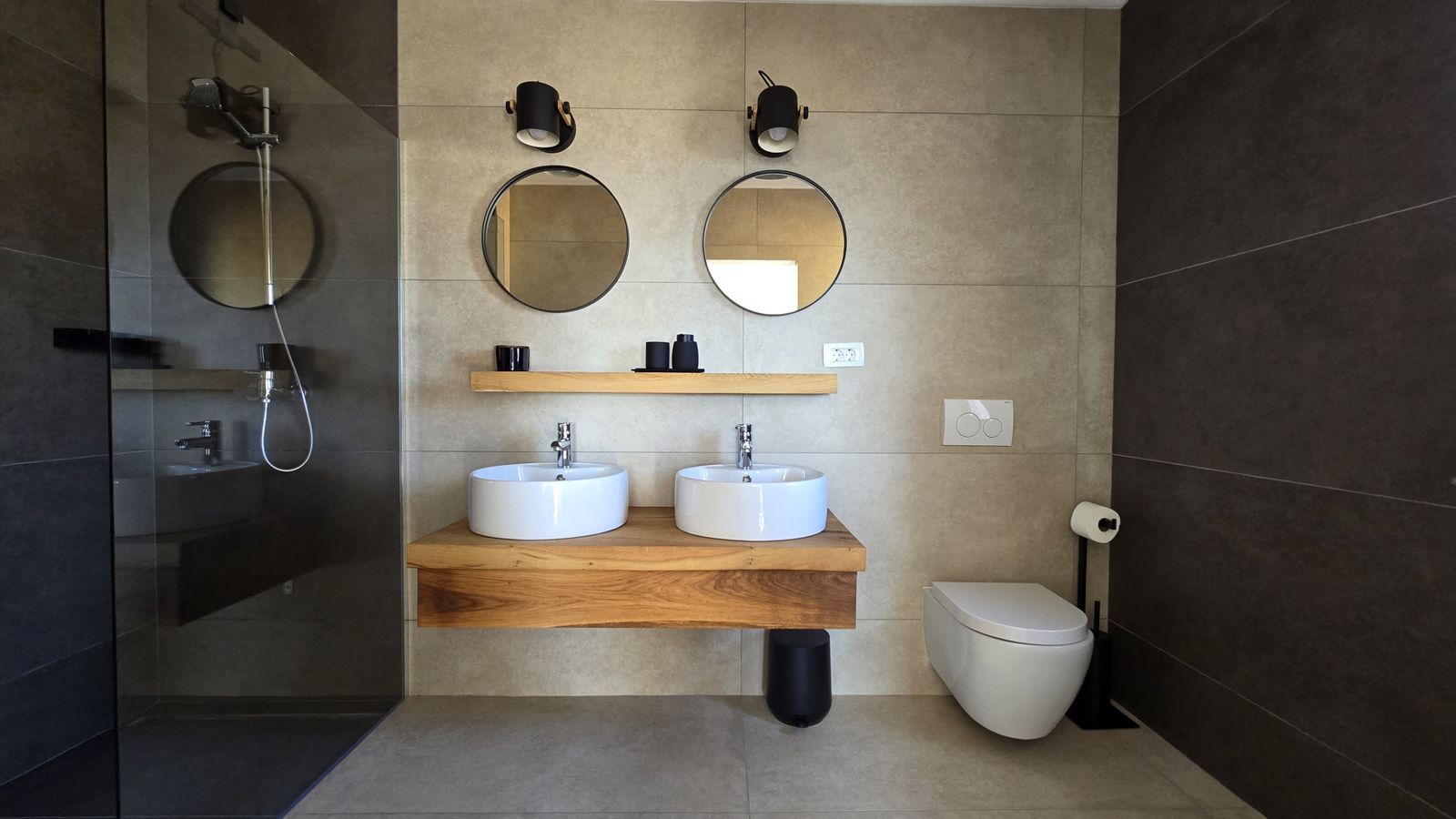 Evening bathroom at Villa Casa Bacchus