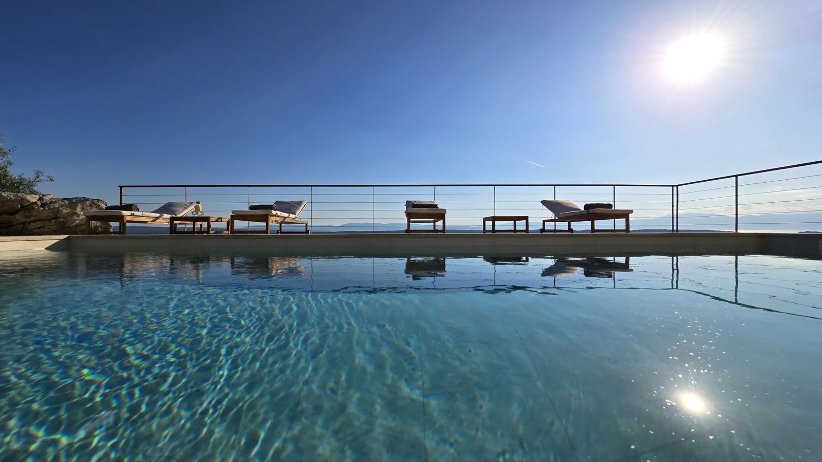 The infinity edge at Villa Casa Bacchus