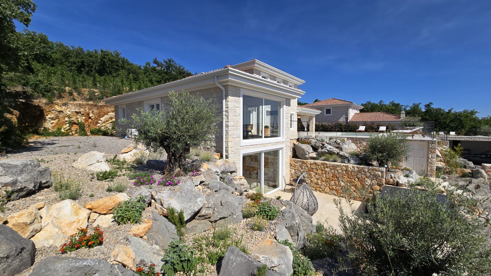 House among the rocks at Villa Casa Bacchus